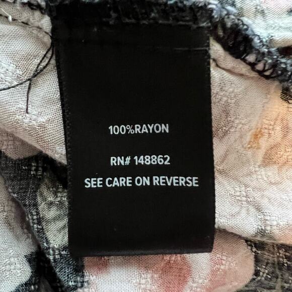 Torrid Black Floral Texture Woven Peasant Blouse Peasant Sleeves Plus Sz 1 - Picture 6 of 7